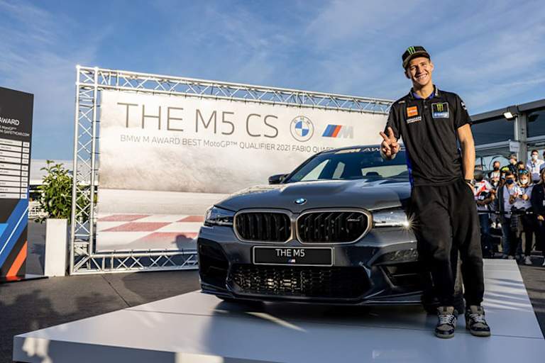 Weltmeister Fabio Quartararo bekam 2021 als bester Qualifier als Prämie einen BMW M5 CS