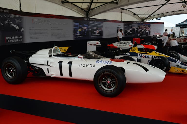 Die Speziallackierung der Red Bull Racing-Autos ist inspiriert vom legendären RA272