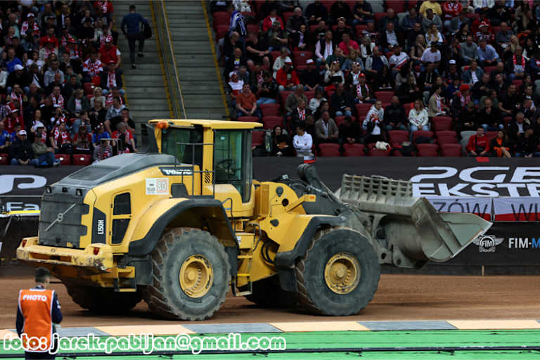 3900 Tonnen Bahnbelag wurden im Warschauer Stadion verbaut