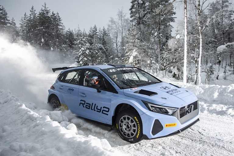 Oliver Solberg beim Wintertest in Schweden