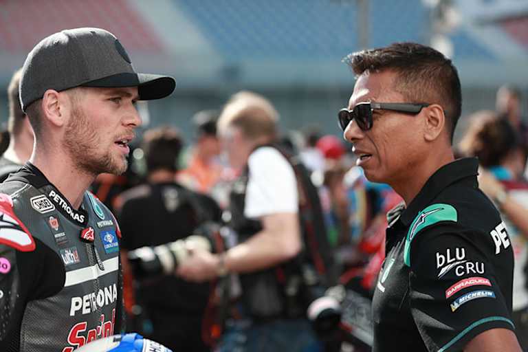 Moto2-Pilot Jake Dixon mit Razlan Razali