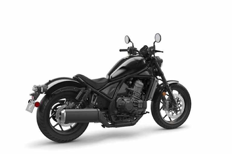 Dass in der Honda Rebel 1100 kein V2, sondern ein Reihen-Zweizylinder verbaut ist, fällt erst auf den zweiten Blick auf
