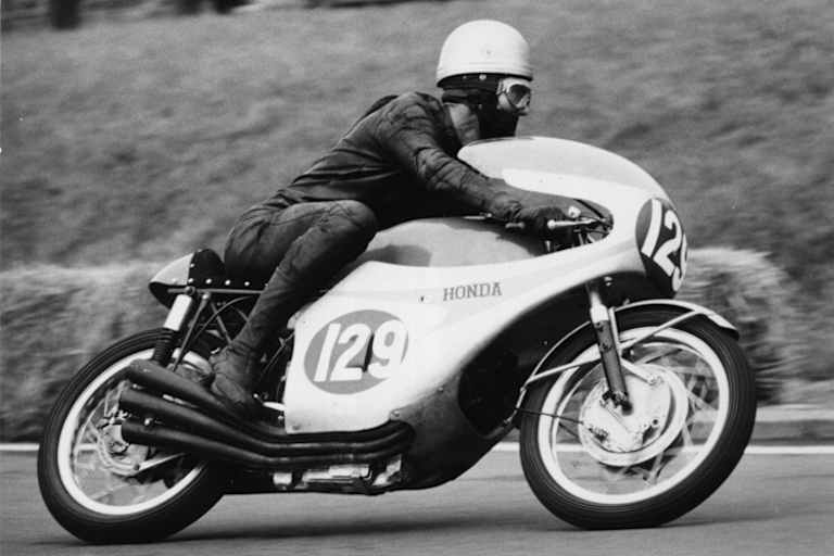 Jim Redman 1965 auf dem Sachsenring mit der Honda 250