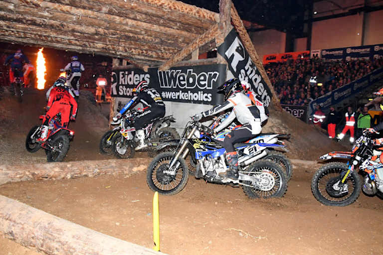 Beim Streckenaufbau ist der MSV Riesa wie immer sehr kreativ