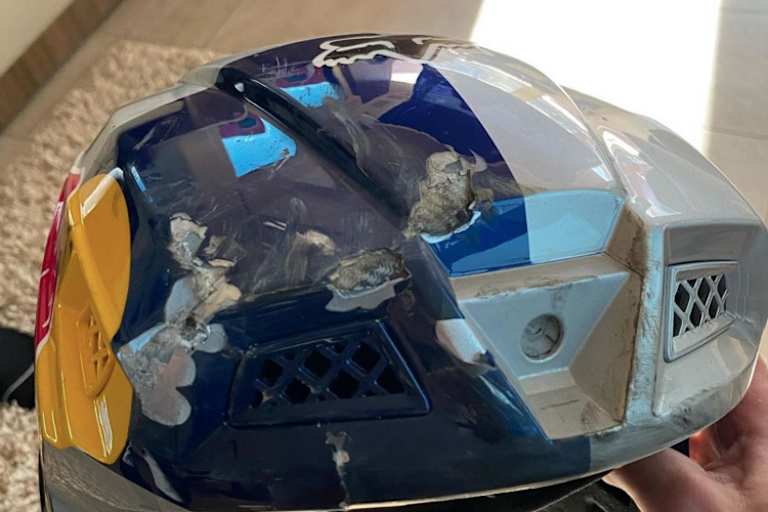 Die Krater des Einschlags von Sexton sind deutlich erkennbar