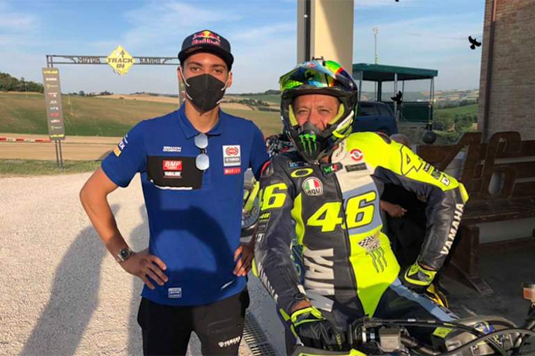 Toprak Razgatlioglu (links) mit Rossi