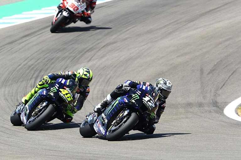 Im Finish rückte auch Nakagami noch auf, vorne Viñales (12) und Rossi (46)