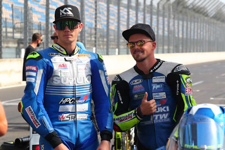 Kevin Sieder (li) mit Teamkollege Daniel Kartheininger