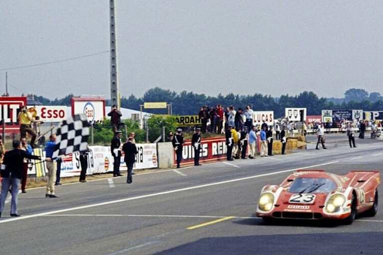 Am Ziel: Erster Le Mans-Gesamtsieg für Porsche, 1970 mit Hans Herrmann und Dick Attwood