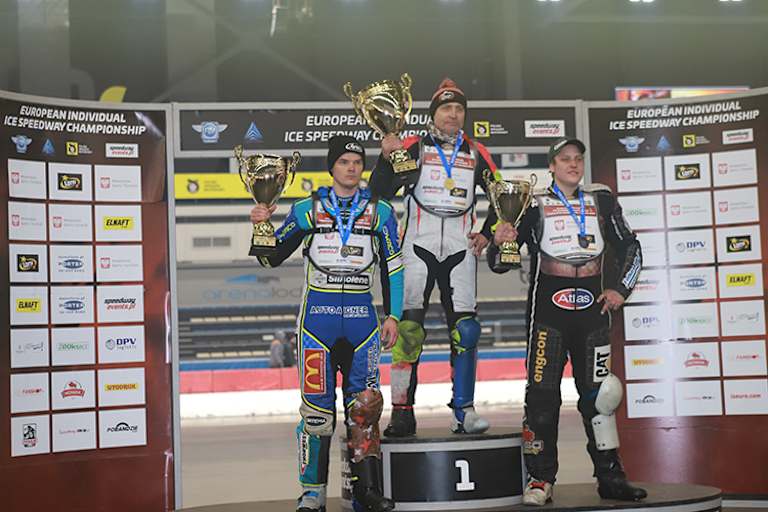 Patrick Hobelsberger, Simon Buckmaster und Hikari Okubo (v.l.)