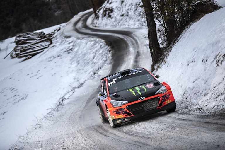 Oliver Solberg im Hyundai i20 R5 bei der Rallye Monte carlo