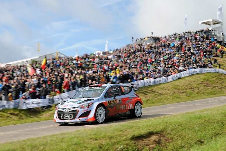 Dani Sordo auf der Panzerplatte