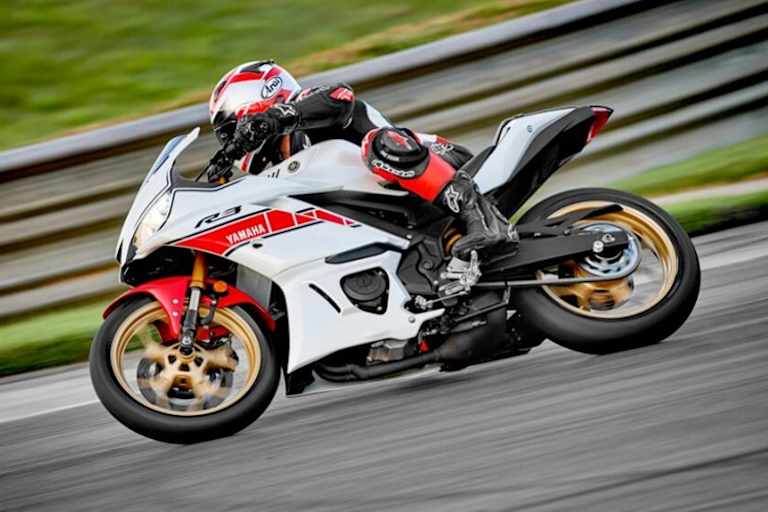 Im Speedblock-Design sieht die Yamaha R3 grad nochmal ein Stück schneller aus