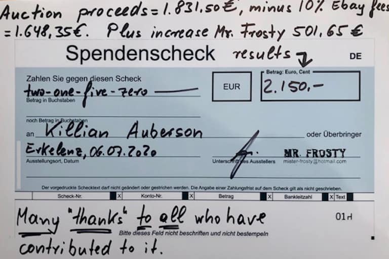 Der Spendenscheck aus Deutschland zur Unterstützung von Killian Auberson