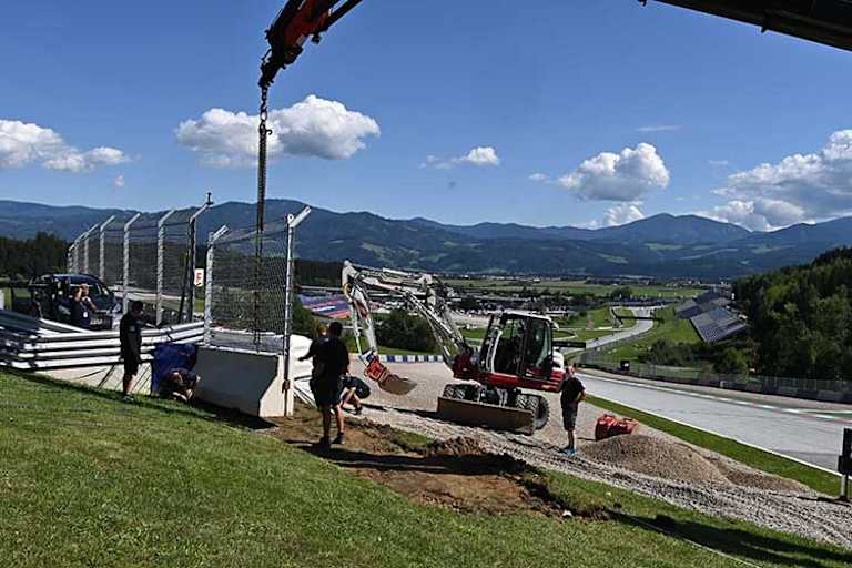 Die Betonblöcke werden am Schluss noch mit Airfences abgesichert