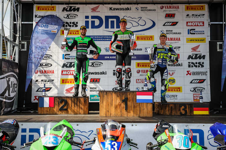 Van Straalen zwei Mal in der Mitte