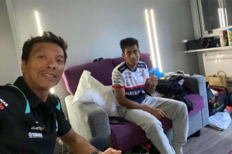 Razlan Razali gestern mit Hafizh Syahrin nach dem Crash