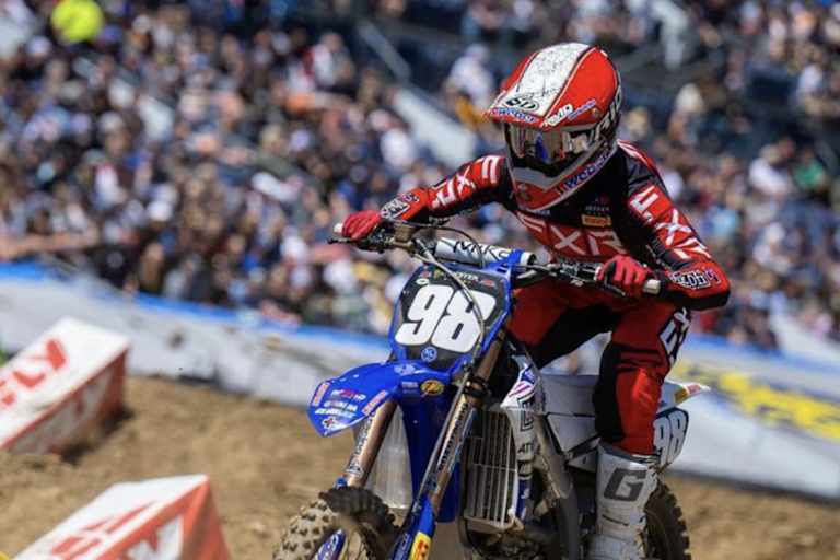 Dominique Thury vor der beeindruckenden Zuschauerkulisse in den USA