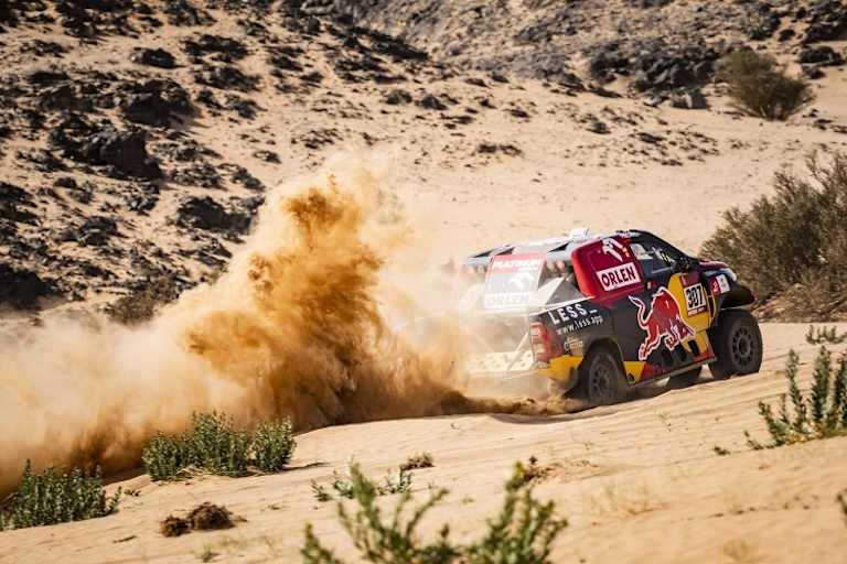 Jakub Przygonski/Timo Gottschalk im Toyota Hilux