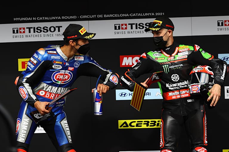 Toprak Razgatlioglu (li.) und Jonathan Rea