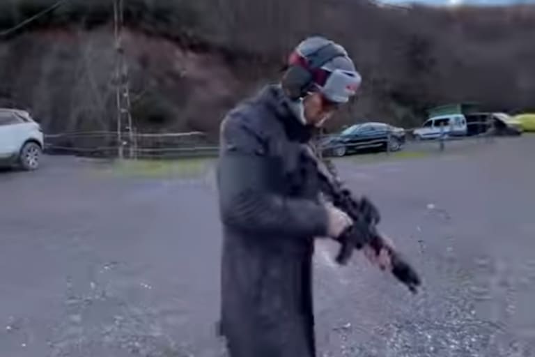 Toprak Razgatlioglu beim Schießtraining	