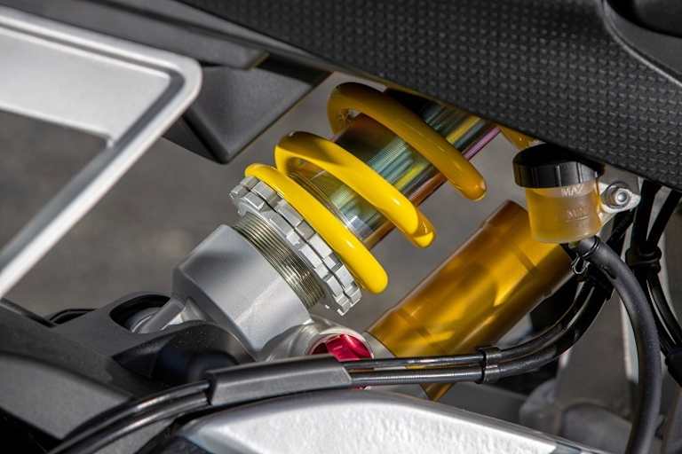 aerodynamische Winglets sind in die doppelwandig geführten, seitlichen Verkleidungsteile der Tuono V4 integriert