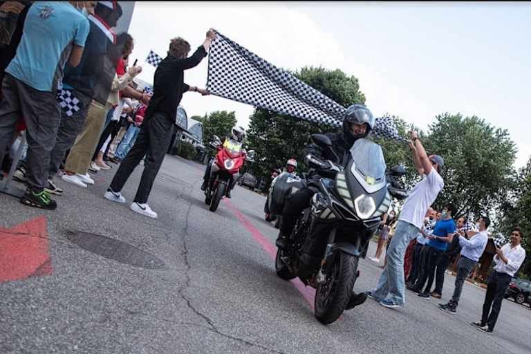 Ankunft in Schiranna: 11 Länder, 2003 km, 24 Stunden.