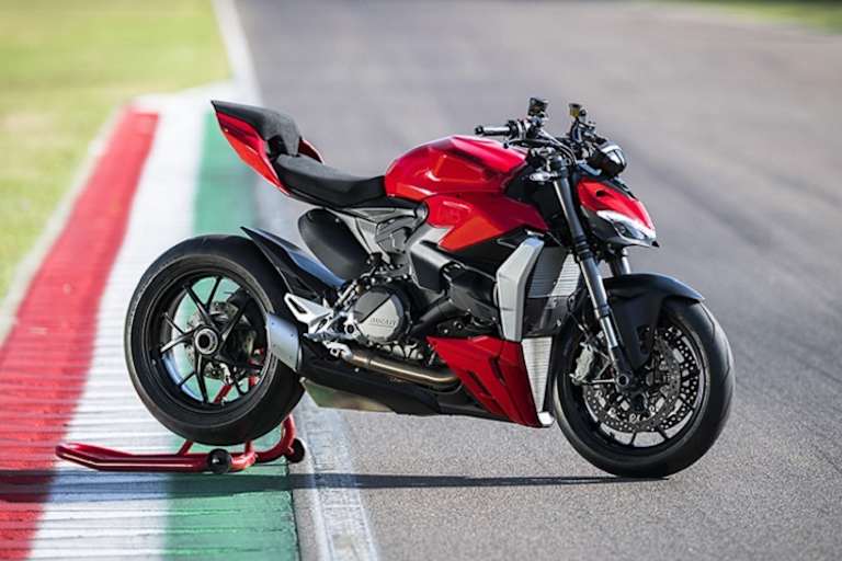 Auf der Rennstrecke wie auf der Landstrasse soll die Ducati Streetfighter V2 gleichermassen begeistern