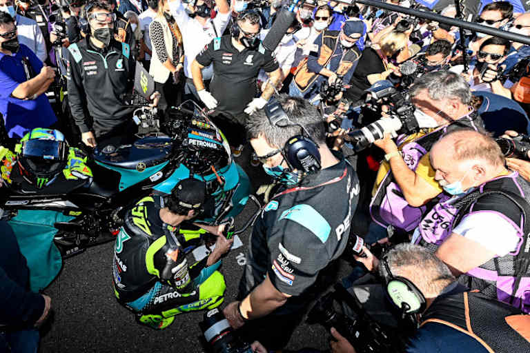 Riesenauflauf am Startplatz von Valentino Rossi