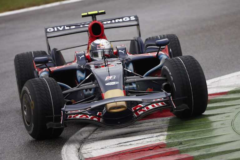 Sebastian Vettel auf dem Weg zum Sieg in Monza 2008