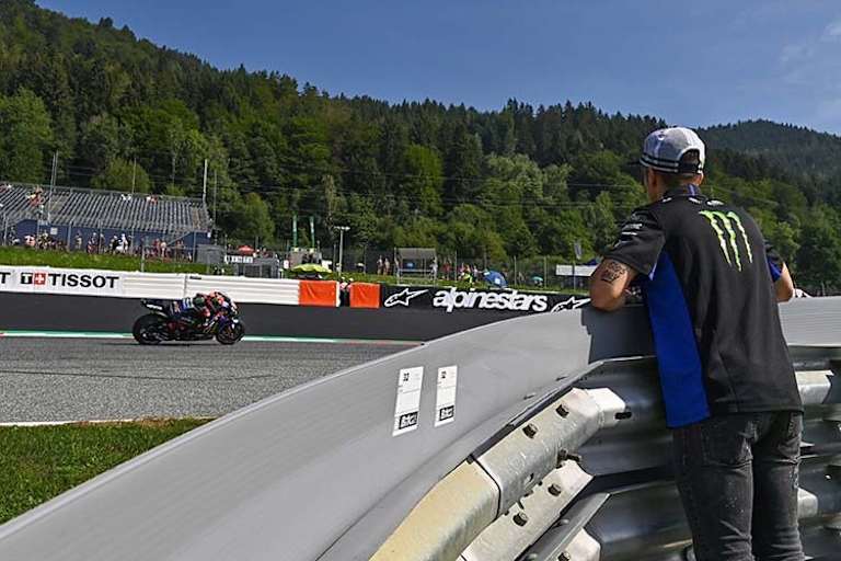 Maverick Viñales als Zuschauer im FP1