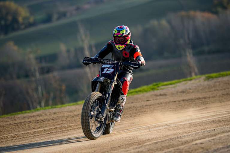 Maverick Viñales mit Töchterchen Nina