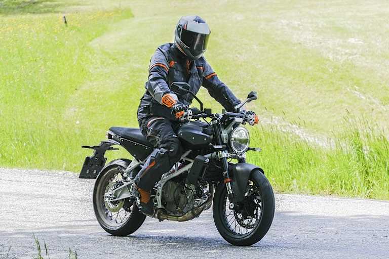 Was vom eigenwilligen Design der aktuellen Vitpilen am neuen Modell bleibt, lässt sich noch nicht vollständig erkennen