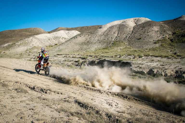 Prächtige Kulisse bei der Silk Way für Walkner