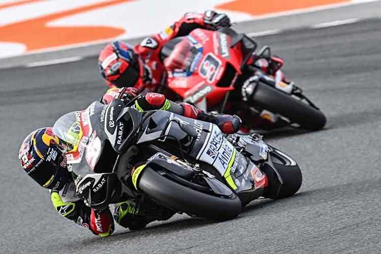 Valencia-GP: Johann Zarco (5) vor Danilo Petrucci (9)