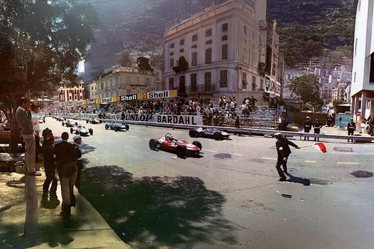 FV-Start mit Rennleiter-Flucht: Louis Chiron bringt sich vor Werner Riedl (links im roten Austro V) schnell in Sicherheit