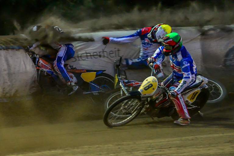 Anthony Chauffour (sw) und Jordan Dubernard (g), vorne Andrew Appleton (g)