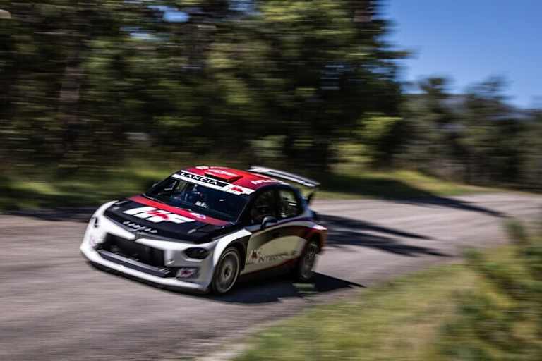 Testfahrten erfolgten in den franzöischen Alpen und auf der Lancia-Teststrecke in Balocco