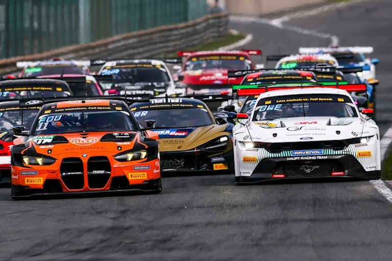 Auf der Strecke bekämpften sich der Haupt Racing Team Ford Mustang GT3 und der FK Performance Motorsport BMW M4 GT3 bereits mehrfach