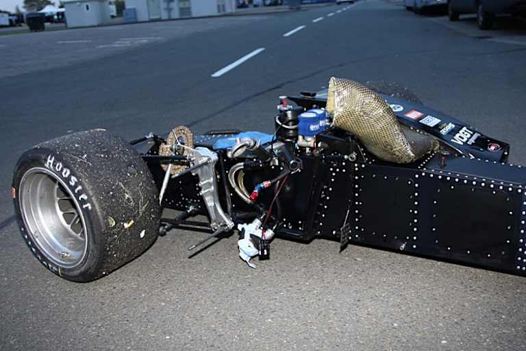 Das Gespann von Payne/Rousseau nach dem Ausbau des Motors