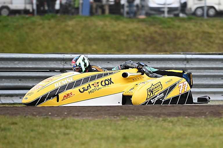 Reeves/Segers bei ihrer Triumphfahrt in der Motorsport Arena Oschersleben