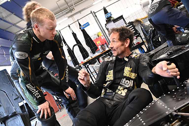 Lucas Krieg hört Markus Schlosser aufmerksam zu