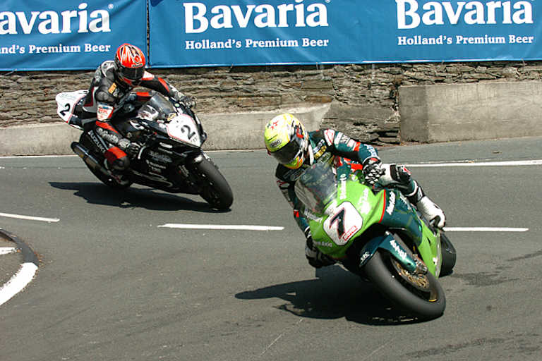 Ian Lougher (hier mit Cameron Donald) ist in Seiner Karriere gegen die besten Road Racer gefahren