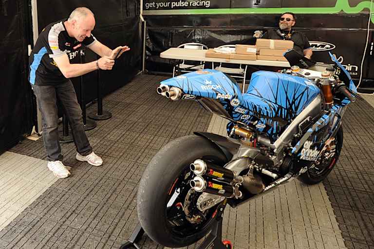 Die Chance, die Suter bei der TT zu fahren, ließ sich Lougher nicht entgehen