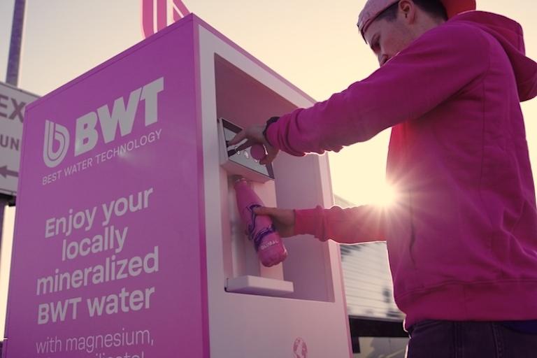 An allen Rennwochenenden der DTM sorgen 65 BWT-Wasserspender für bestes Trinkwasser