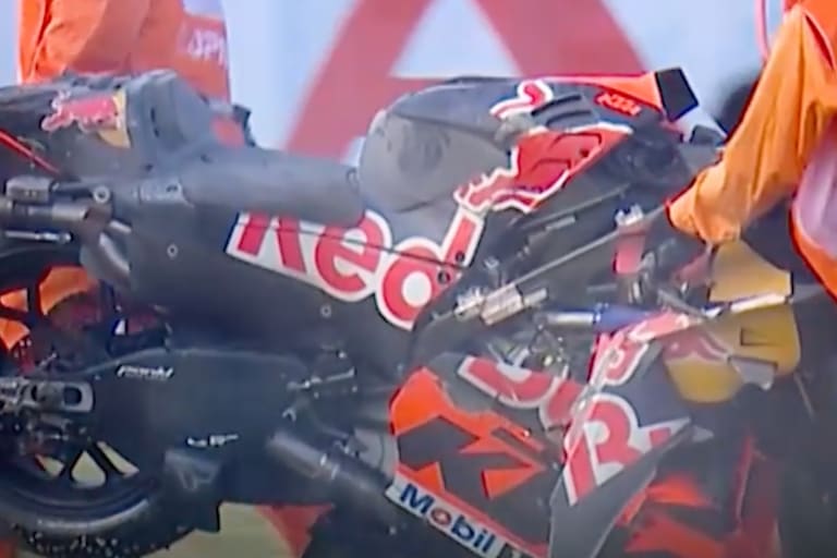 Die zerstörte KTM RC16 von Pedro Acosta