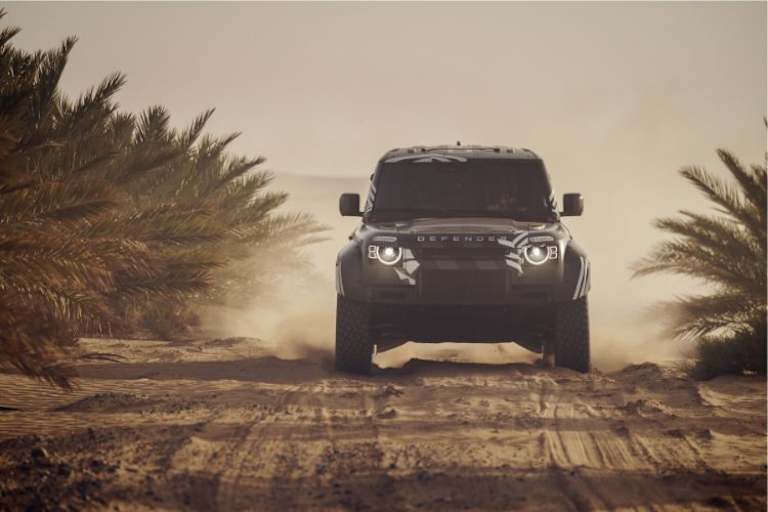 Der Defender Dakar D7X-R basiert auf dem Serienmodell Defender OCTA
