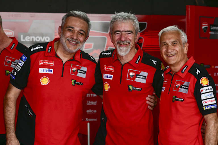 Die Ducati-Spitzenmanager Mauro Grassilli, Gigi Dall’Igna und Davide Tardozzi (v.l.)