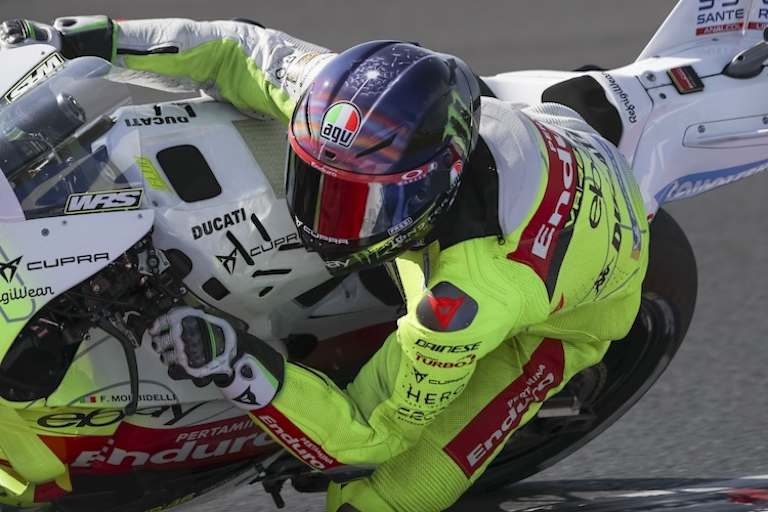 Auf der Piste oft da, wo Kies aufgewirbelt wird – abseits der Strecke aber ruhig und relaxed