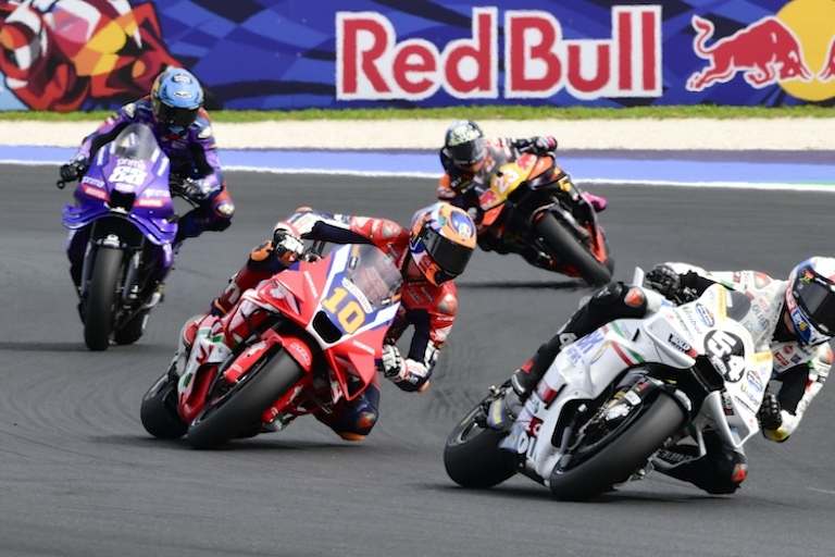 Hinter Fermin Aldeguer stiegen Reifentemperatur und Luftdruck an